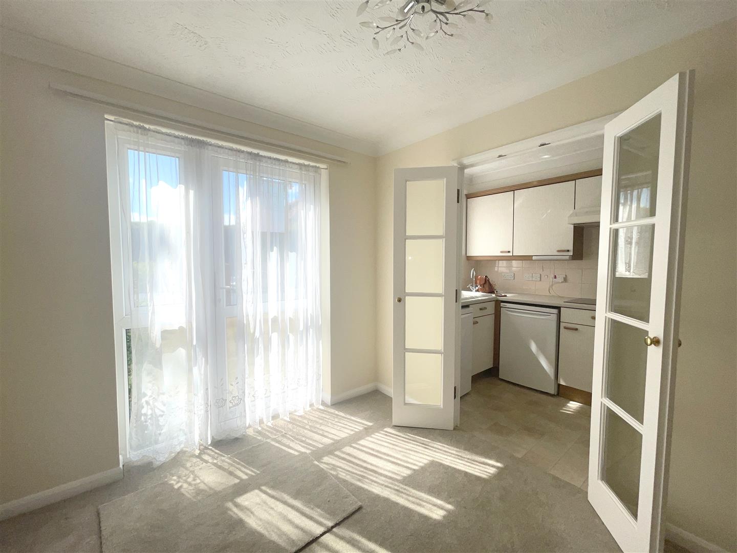 2 bed property in Cranley Gardens, Wallington